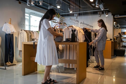 7 Critical Features Every Professional Vendor Mall POS System Needs