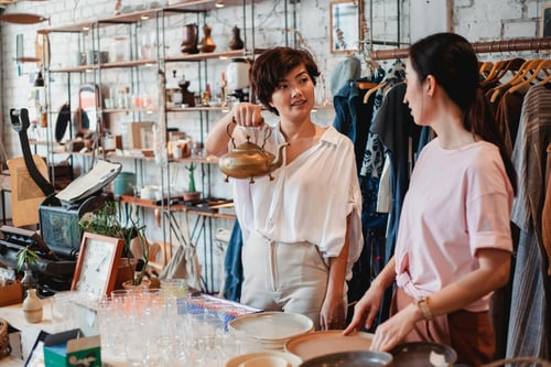 What is the standard commission split for consignment?