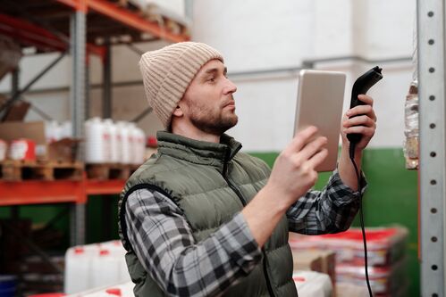 How can antique malls prevent cashier mistakes when scanning multi-vendor barcodes?
