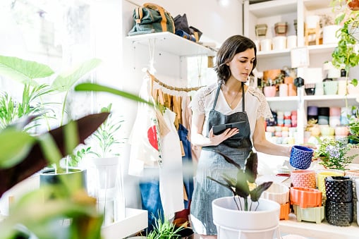 A Guide for Customers: 5 Earth-Friendly Perks of Secondhand Shopping