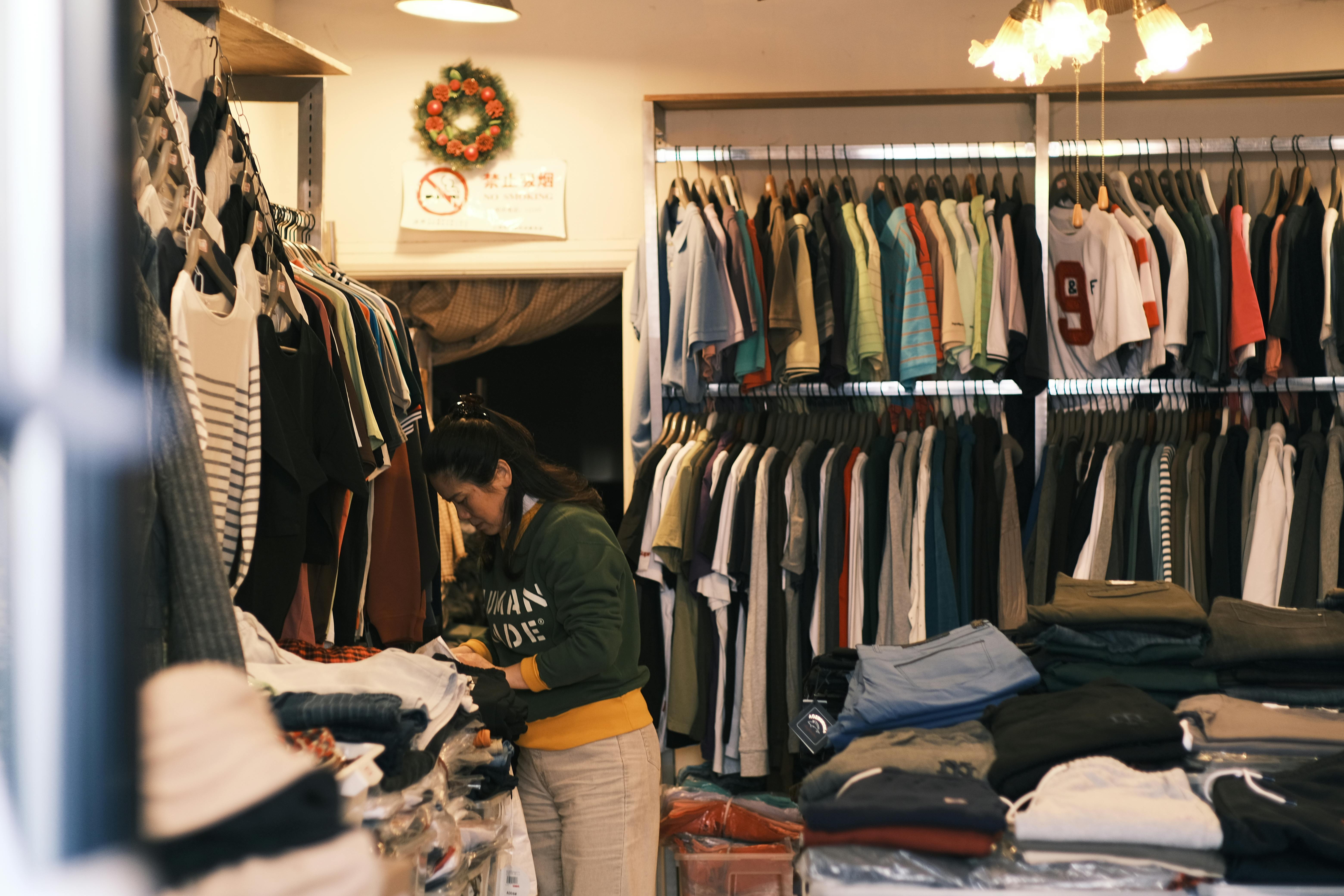 How long should I keep a consignment item before discounting it?
